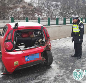 云南多地降2016年第二场雪 多条高速交通管制